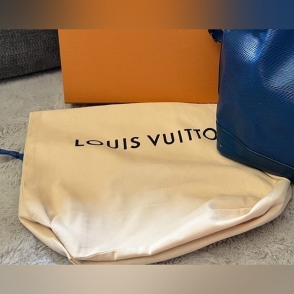 Authentic LOUIS VUITTON Epi Petite Noe GM Drawstring Bag - Picture 13 of 15